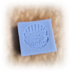 EGYEDI logóval, mintával készült szappanok